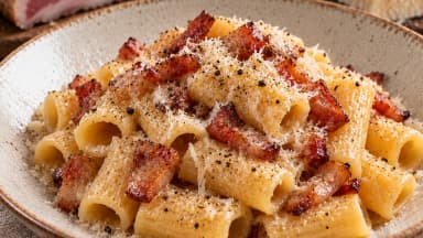 Découvrir la recette Pâtes au pecorino et au guanciale