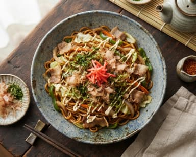Découvrir la recette Nouilles japonaises sautées aux légumes et au porc