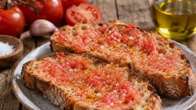 Découvrir la recette Pain à la tomate catalan