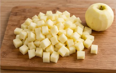 Gâteau au sarrasin et aux pommes : préparer des petits dés de pommes — 400 g de petits dés de pommes.