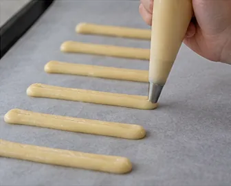 Pocher quarante bâtonnets : Quarante bâtonnets en quatre fournées.