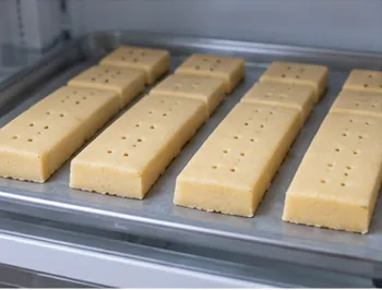 Refroidir les doigts découpés : Doigts fermes, angles nets.