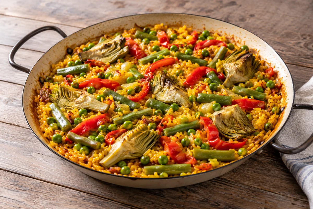 Paella végétale aux artichauts