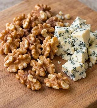 Préparer les noix : préparation de salade d’endives aux noix et au roquefort