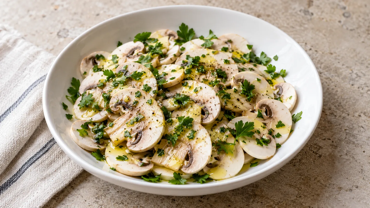 Salade de champignons crus au citron