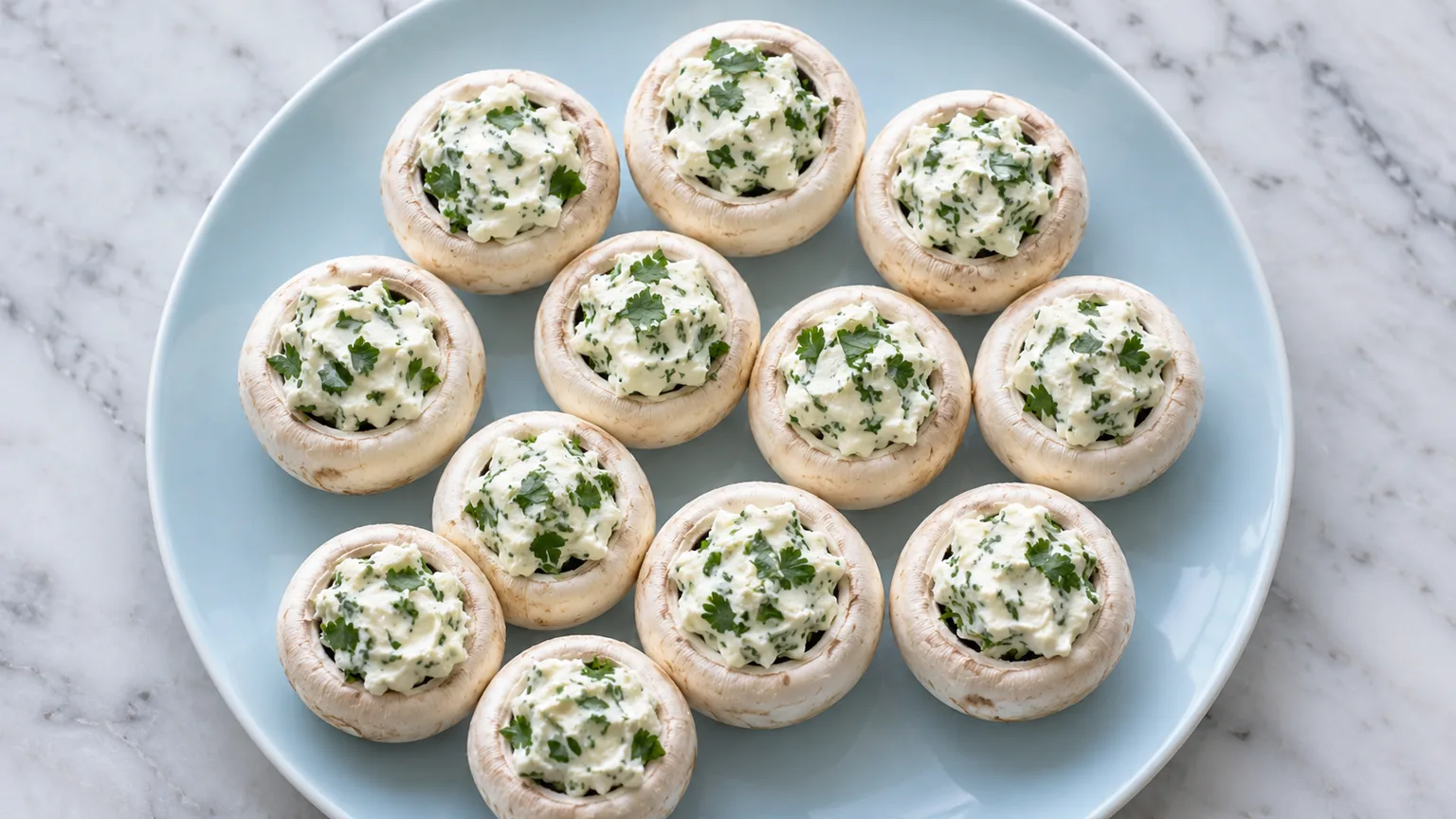 Champignons crus farcis au fromage frais